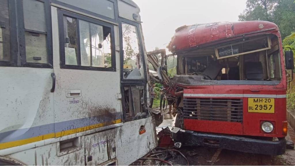 A serious accident occurred in Panval on the Banda Dodamarg Banda Dodamarg state highway