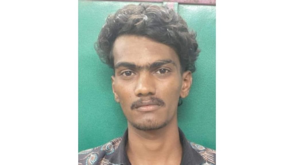 accused involve in child sexual abuse hit policemens and escapes from kalyan railway station