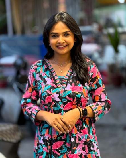 अपूर्वा सोशल मीडियावर आपले अनेक फोटो व व्हिडीओ शेअर करत असते.