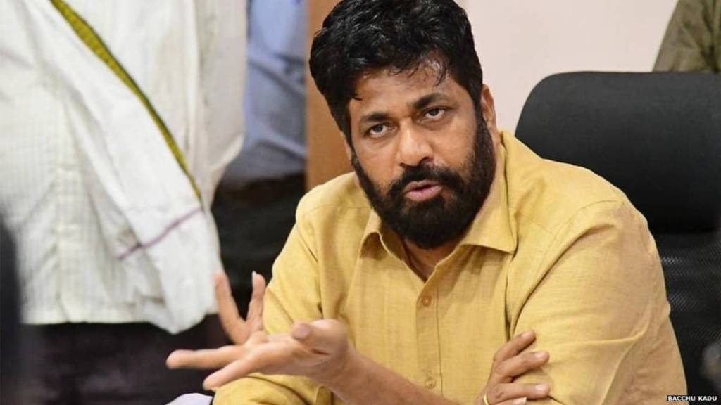 Bachchu Kadu protests for farmers issue