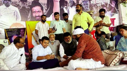 Bachchu Kadu hunger strike dispute in the Mahayuti for credit Bachchu Kadu hunger strike dispute in the Mahayuti for credit