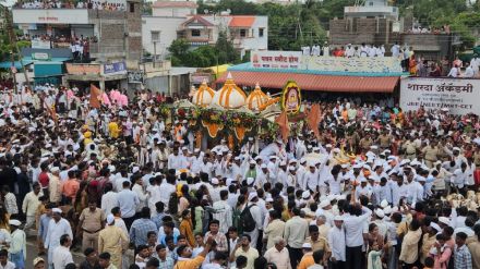 sant tukaram maharaj palkhi welcomed with dhotar rituals in katewadi baramati pune sant tukaram maharaj palkhi welcomed with dhotar rituals in katewadi baramati pune