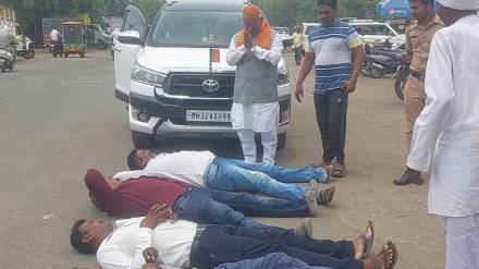 Bachchu Kadu supporters stopped BJP MLA Dadarao Keche news in marathi