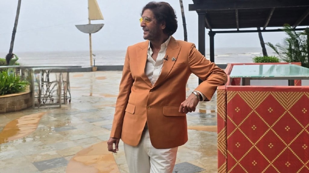 bollywood actor chunky panday says he was offered money for go to the funeral and cry