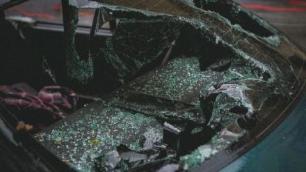 pune, pune news, pune crime news, cash stolen, breaking car window, pune Solapur road, police investigate