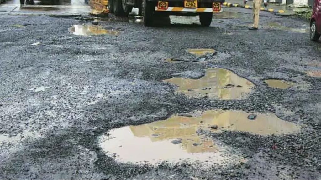 large potholes on gaimukh ghat and mumbai ahmedabad highway