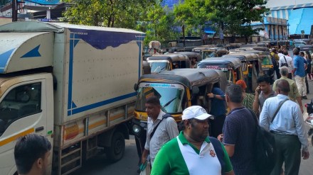 Bhayandar railway station traffic jam