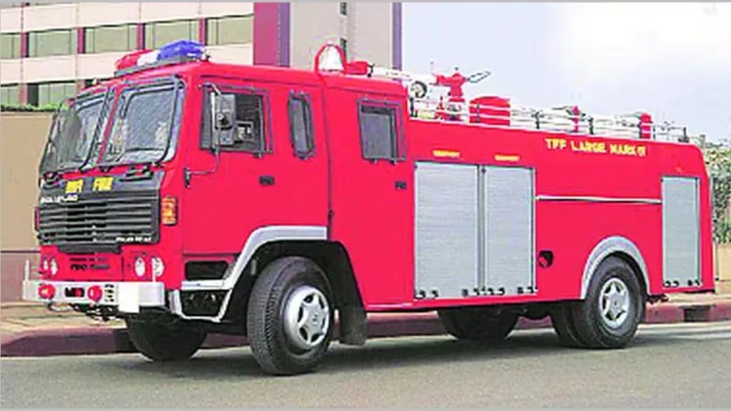 Mumbai Fire Brigade rescues 582 passengers after Monorail breakdown BMC Commissioner Bhushan Gagrani praises firefighters for brave operation
