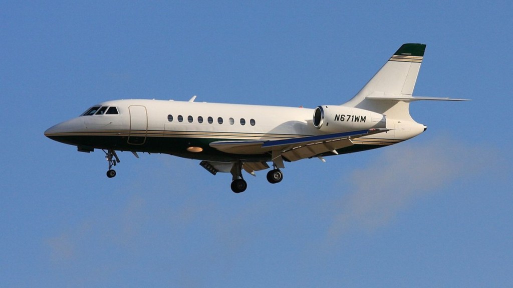 Falcon 2000 jets