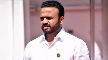 Solapur Guardian Minister Jaykumar Gore turns teacher for a day