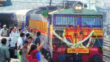mumbai pune train deccan queen 95 years completed