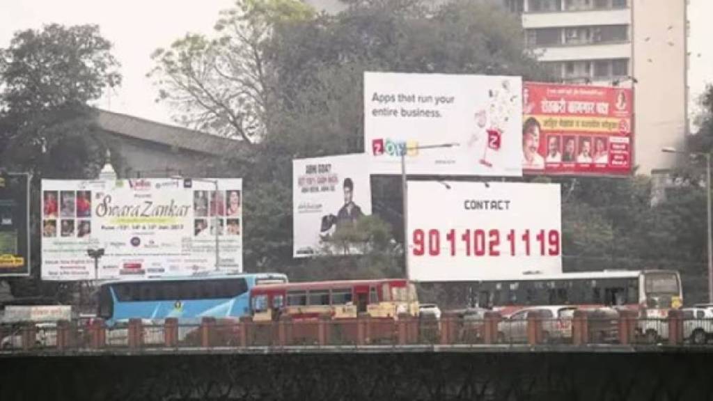 Thane Digital hoardings posing risk of accidents Thane Digital hoardings posing risk of accidents