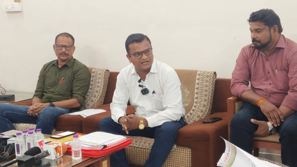 thane MMRDA metro project controversy farmers protest to takeover Mogharpada car shed land thane MMRDA metro project controversy farmers protest to takeover Mogharpada car shed land