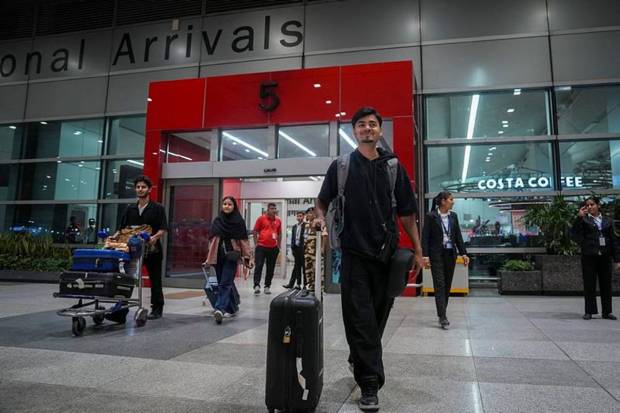 Flight carrying students from Armenia had landed in Delhi-Cover pic