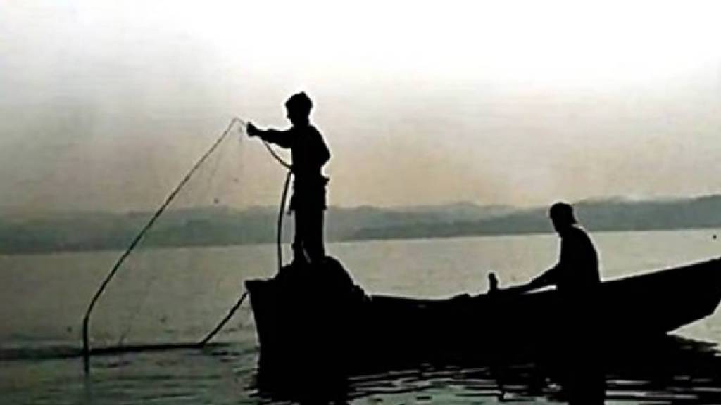 Karanja port Uran Fisheries department action against five fishing boats Karanja port Uran Fisheries department action against five fishing boats