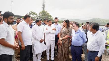 Ganesh Naik criticized officials over highway poor condition