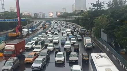 heavy Traffic jam on Thane Ghodbunder road
