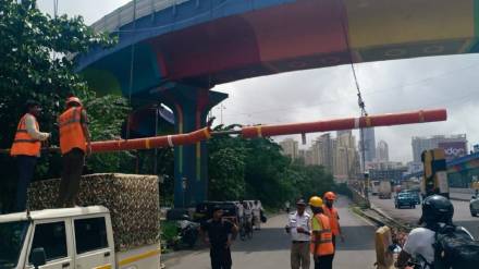 height barrier near Majiwada flyover Thane city hanging condition Nashik Mumbai highway