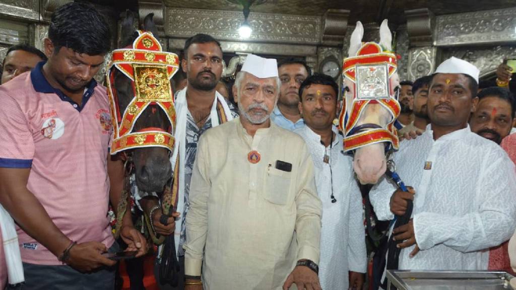 A unique tribute of horses of Sant Dnyaneshwar Mauli Palkhi to the Shrimant Dagdusheth Halwai Ganpati