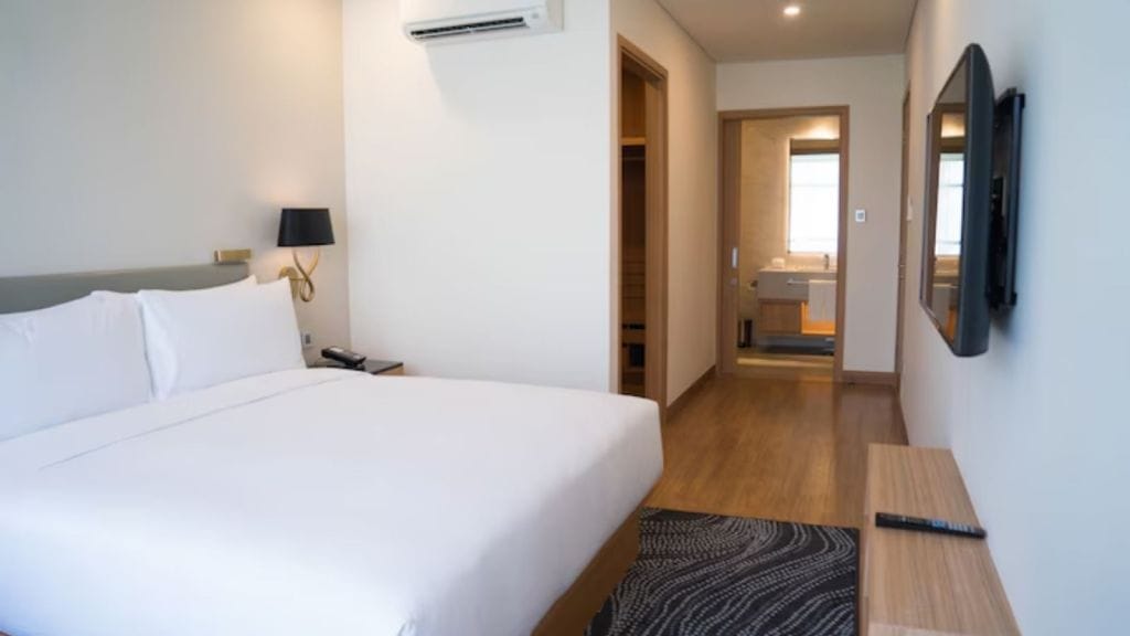 No clocks in hotel room