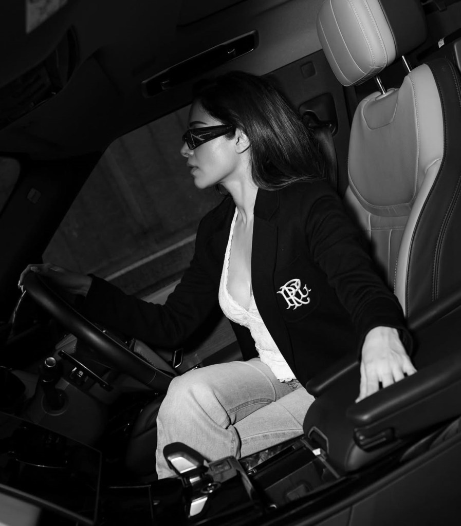 Nushrat Bharucha latest photos | Nushrratt Bharuccha black white stylish look | नुसरत भारुचा लेस्टेस्टी फोटो | नुसरत भारुचा ब्लेक विश्वाली स्टीली लोक