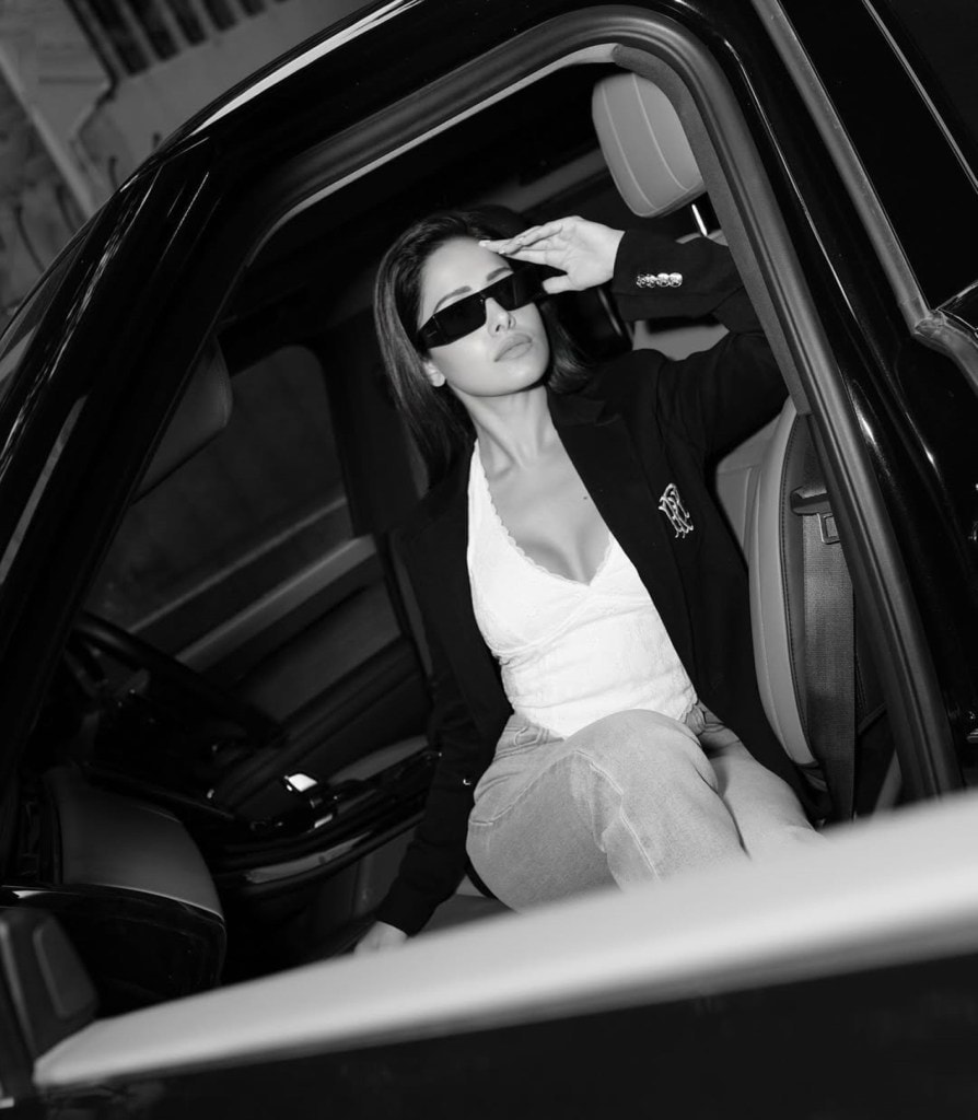 Nushrat Bharucha latest photos | Nushrratt Bharuccha black white stylish look | नुसरत भारुचा लेस्टेस्टी फोटो | नुसरत भारुचा ब्लेक विश्वाली स्टीली लोक