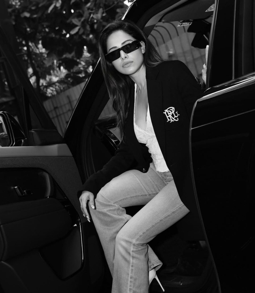 Nushrat Bharucha latest photos | Nushrratt Bharuccha black white stylish look | नुसरत भारुचा लेस्टेस्टी फोटो | नुसरत भारुचा ब्लेक विश्वाली स्टीली लोक