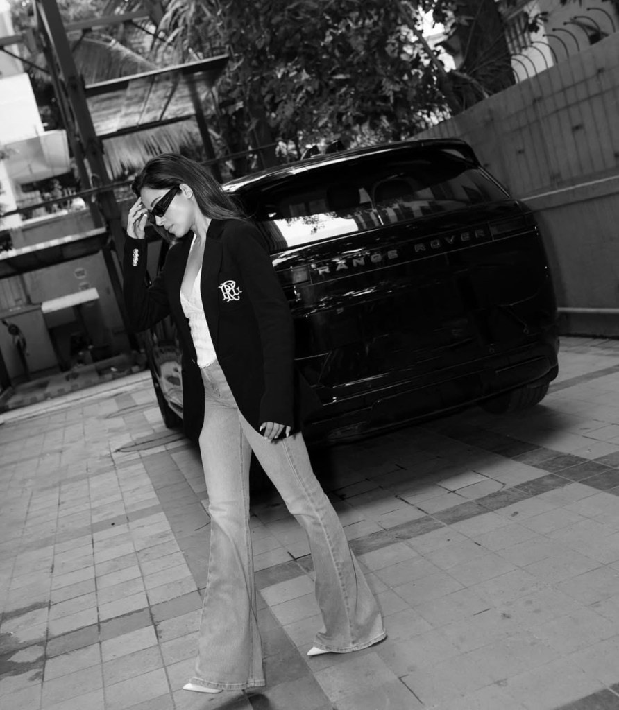 Nushrat Bharucha latest photos | Nushrratt Bharuccha black white stylish look | नुसरत भारुचा लेस्टेस्टी फोटो | नुसरत भारुचा ब्लेक विश्वाली स्टीली लोक