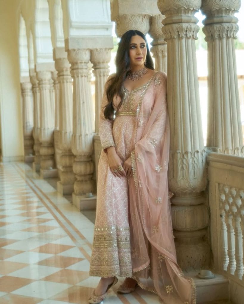 karishma kapoor fashion