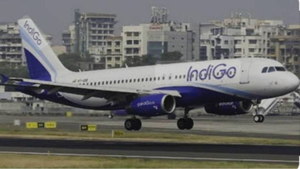 IndiGo flight door problem news in marathi IndiGo flight door problem news in marathi