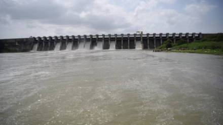 water crisis in irrigation projects news in marathi