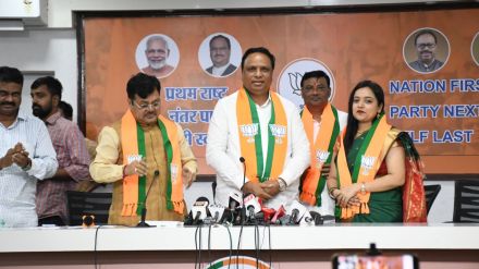 two former corporators from Thackeray group joined BJP in presence of Ashish Shelar