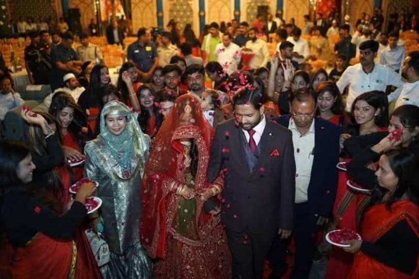 Who did Khan Sir marry