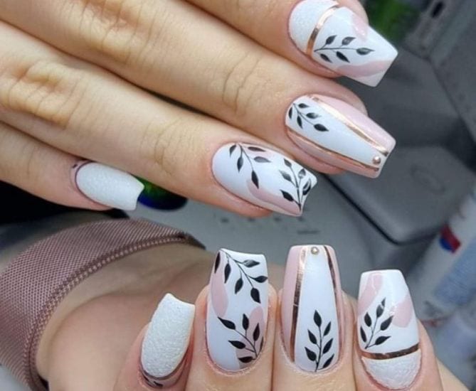 Minimalist Nail Art for a Polished Workplace Look