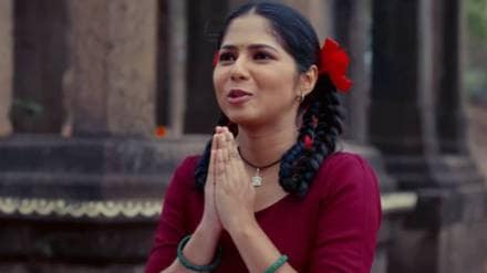 zee marathi kamali serial team gifted 100 cycle to school girls