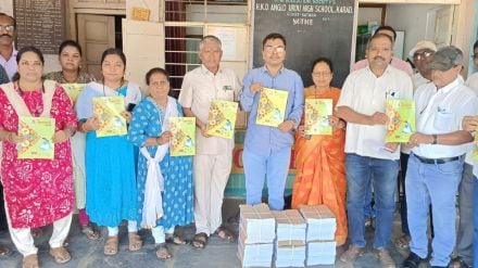 karad free textbooks distribution on school opening