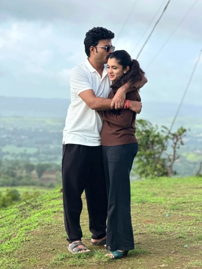 devmanus fame kiran gaikwad wife vaishnavi