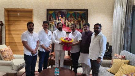 kolhapur politics sharangdhar deshmukh join shiv sena eknath shinde Satej Patil