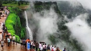 sawantwadi kolhapur tourist falls into gorge at kawalesaad point in amboli rescue operation
