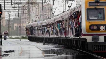 rain disruption local train in mumbai