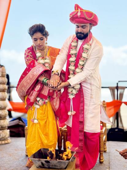 तसंच त्याने डोक्यावर पुणेरी पगडी आणि कपाळावर चंद्रकोरही लावली आहे.