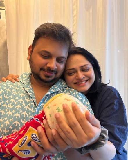 tharala tar mag asmita aka monika dabade re enters in the serial