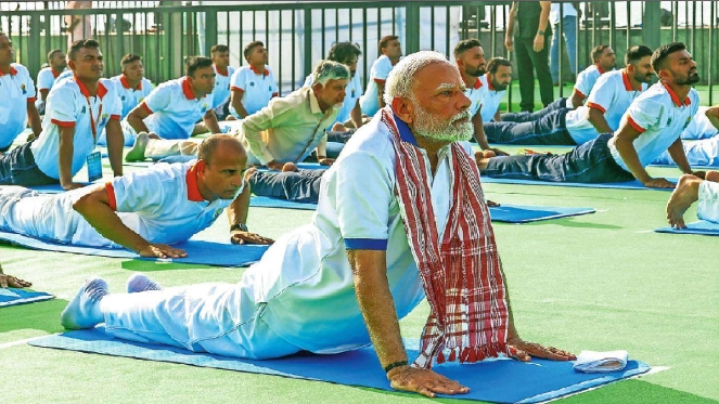जागतिक अशांततेच्या काळात योग दिशादर्शक, पंतप्रधान नरेंद्र मोदी यांचे प्रतिपादन; जगभरात योग दिन उत्साहात (लोकसत्ता टिम)