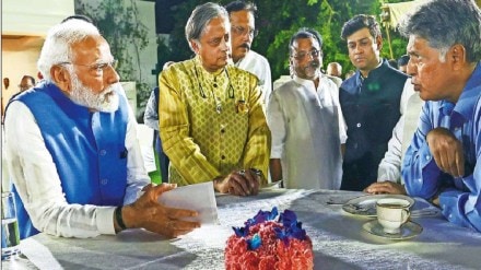  राजकीय नेत्यांशी चर्चा कधी? काँग्रेसचा पंतप्रधान नरेंद्र मोदी यांना सवाल (लोकसत्ता टिम) 