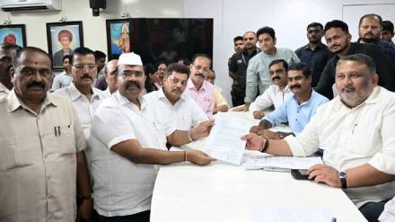 Mathadi workers warn state wide protest narendra patil APMC market