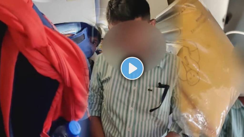 passenger caught Life jacket In IndiGo Flight