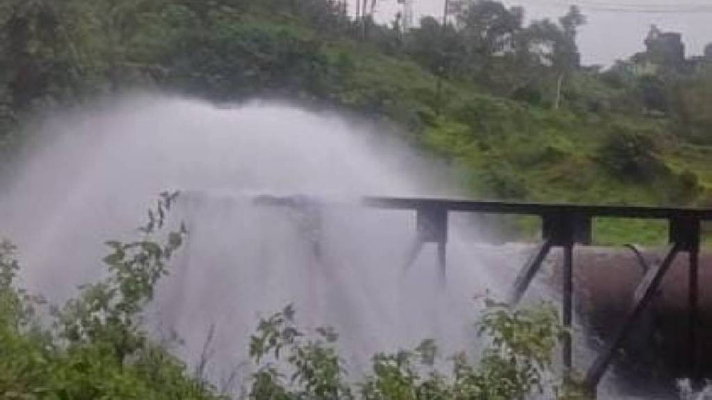 water wastage due to pipeline burst in Kolhapur