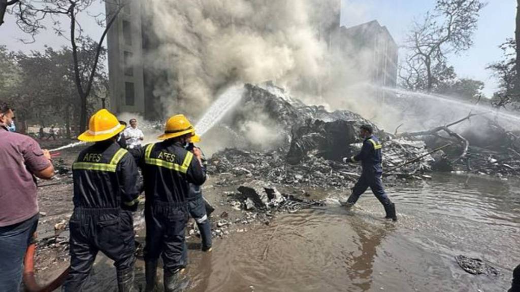 Ahmedabad airport crash news in marathi