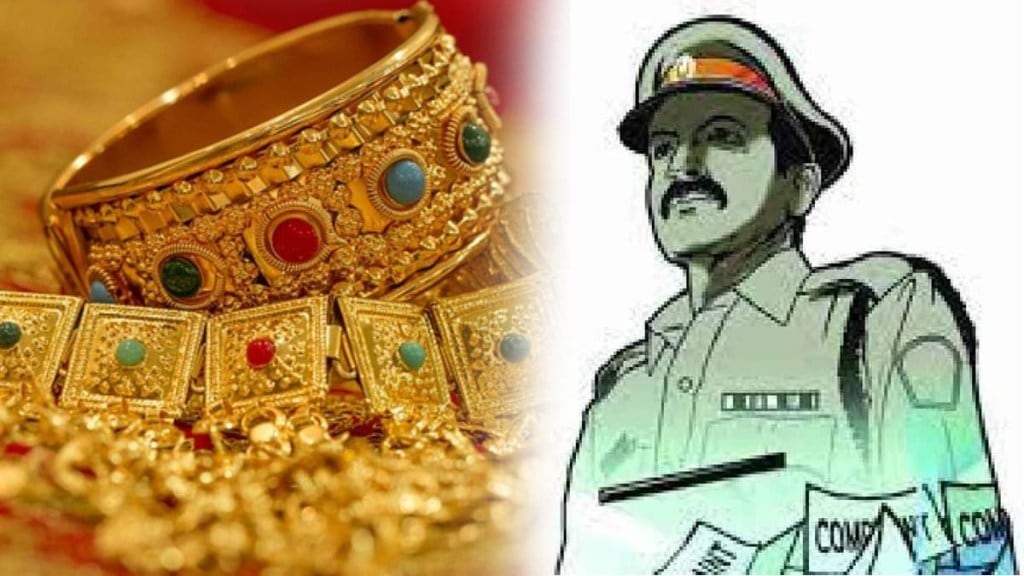 Woman jewellery stolen by fake police in Warje pune print news Woman jewellery stolen by fake police in Warje pune print news
