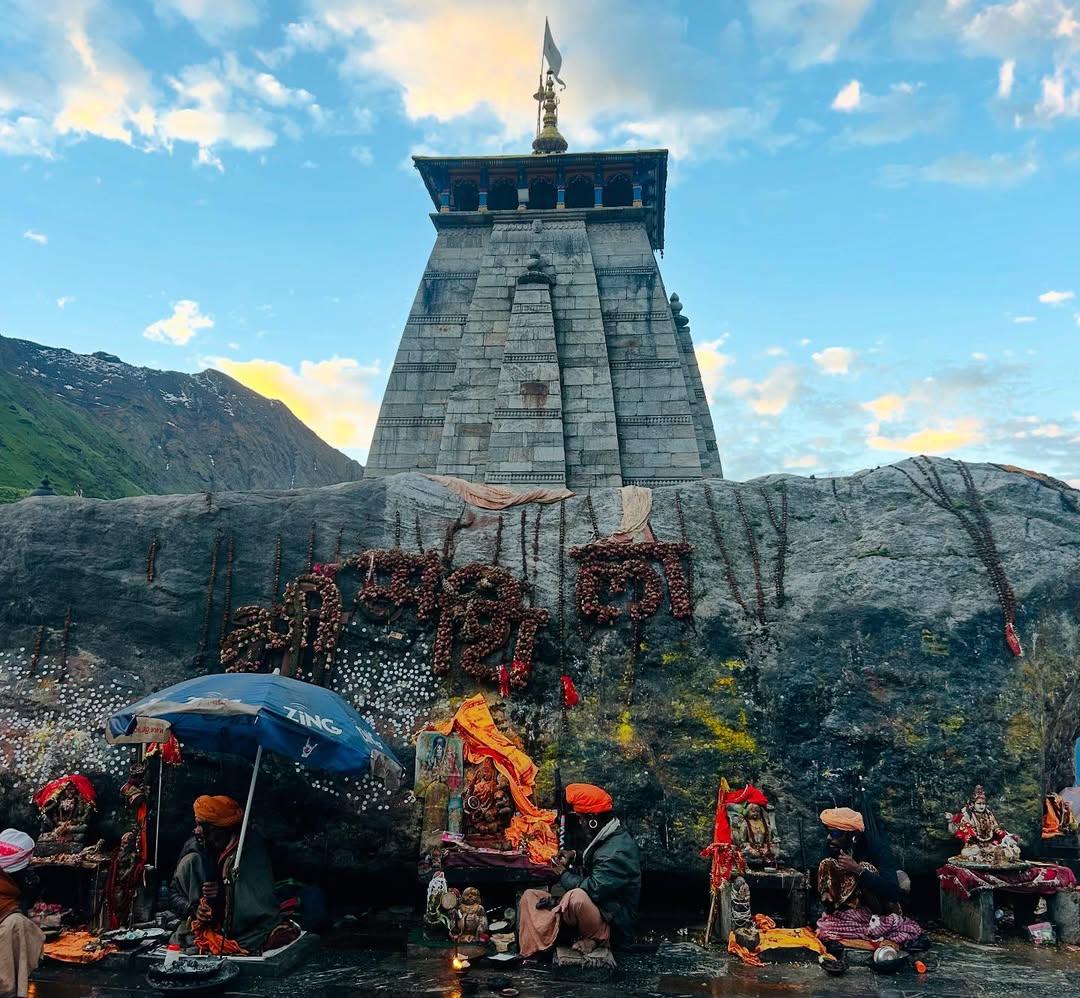 prajakta mali visit kedarnath dham uttarakhand with actress amruta khanvilkar